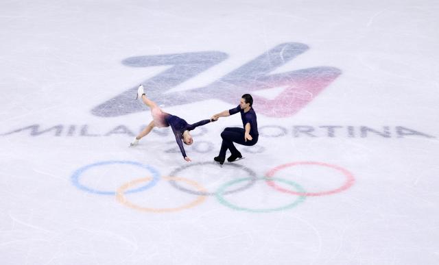 (260217) -- MILAN, Feb. 17, 2026 (Xinhua) -- Minerva Fabienne Hase/Nikita Volodin of Germany compete during the free skating of Figure Skating Pair Skating at the Milan-Cortina 2026 Olympic Winter Games in Milan, Italy, Feb. 16, 2026. (Xinhua/Chen Yichen)