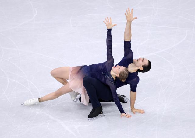 (260217) -- MILAN, Feb. 17, 2026 (Xinhua) -- Minerva Fabienne Hase/Nikita Volodin of Germany compete during the free skating of Figure Skating Pair Skating at the Milan-Cortina 2026 Olympic Winter Games in Milan, Italy, Feb. 16, 2026. (Xinhua/Chen Yichen)
