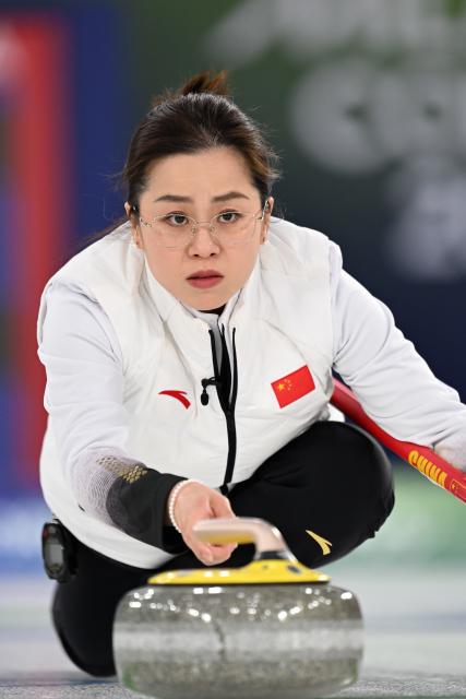 (260217) -- CORTINA D'AMPEZZO, Feb. 17, 2026 (Xinhua) -- Wang Rui of China competes during the curling women round robin session 8 match between China and South Korea at the Milan-Cortina 2026 Olympic Winter Games in Cortina, Italy, Feb. 16, 2026. (Xinhua/Lian Yi)