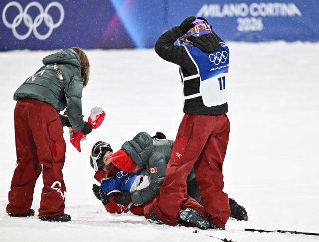 (260217) -- LIVIGNO, Feb. 17, 2026 (Xinhua) -- Megan Oldham of Canada celebrates after winning gold medal at the freestyle skiing women's freeski big air event at the Milan-Cortina 2026 Olympic Winter Games in Livigno, Italy, Feb. 16, 2026. (Xinhua/Zhang Hongxiang)