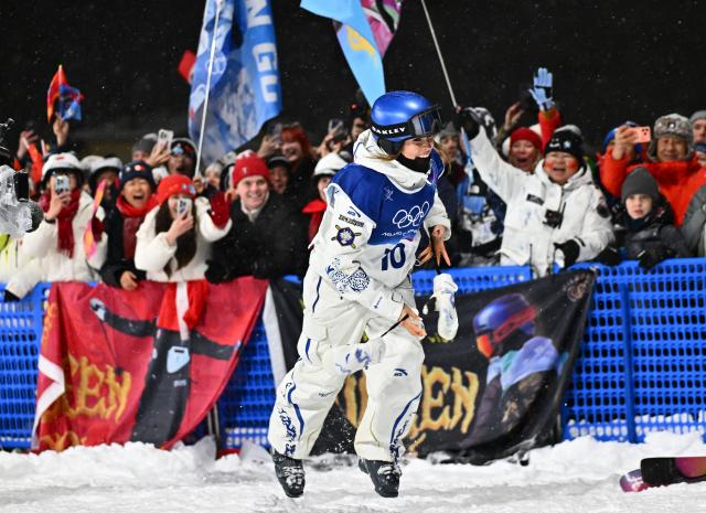 (260217) -- LIVIGNO, Feb. 17, 2026 (Xinhua) -- Gu Ailing of China celebrates during the freestyle skiing women's freeski big air event at the Milan-Cortina 2026 Olympic Winter Games in Livigno, Italy, Feb. 16, 2026. (Xinhua/Zhang Hongxiang)