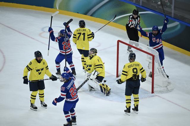 (260217) -- MILAN, Feb. 17, 2026 (Xinhua) -- Players of the United States celebrate scoring during the Play-offs Semifinals match between the United States and Sweden of Ice hockey Women at the Milan-Cortina 2026 Olympic Winter Games in Milan, Italy, Feb. 16, 2026. (Xinhua/Zhang Haofu)