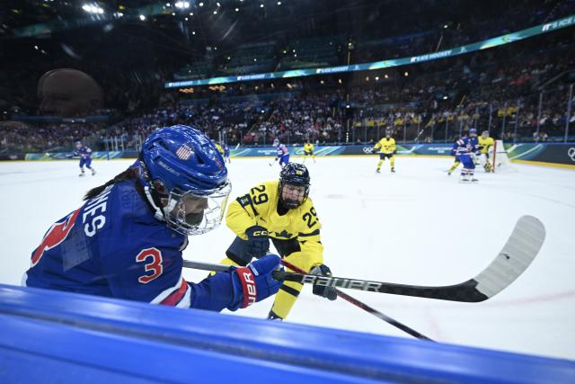 (260217) -- MILAN, Feb. 17, 2026 (Xinhua) -- Cayla Barnes (3) of the United States vies with Sweden's Felizia Wikner Zienkiewicz  (29) during the Play-offs Semifinals match between the United States and Sweden of Ice hockey Women at the Milan-Cortina 2026 Olympic Winter Games in Milan, Italy, Feb. 16, 2026. (Xinhua/Zhang Haofu)