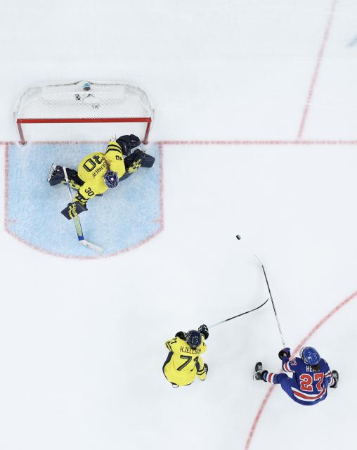 (260217) -- MILAN, Feb. 17, 2026 (Xinhua) -- Taylor Heise (27) of the United States shoots during the Play-offs Semifinals match between the United States and Sweden of Ice hockey Women at the Milan-Cortina 2026 Olympic Winter Games in Milan, Italy, Feb. 16, 2026. (Xinhua/Zhang Haofu)