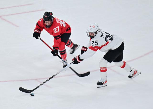 (260217) -- MILAN, Feb. 17, 2026 (Xinhua) -- Switzerland's Alina Muller (25) battles for the puck with  Canada's Emma Maltais during the Play-offs Semifinals match between Canada and Switzerland of Ice hockey Women at the Milan-Cortina 2026 Olympic Winter Games in Milan, Italy, Feb. 16, 2026. (Xinhua/Tao Xiyi)