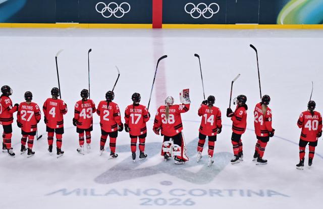 (260217) -- MILAN, Feb. 17, 2026 (Xinhua) -- Canada's players greet the spectators after the Play-offs Semifinals match between Canada and Switzerland of Ice hockey Women at the Milan-Cortina 2026 Olympic Winter Games in Milan, Italy, Feb. 16, 2026. (Xinhua/Tao Xiyi)