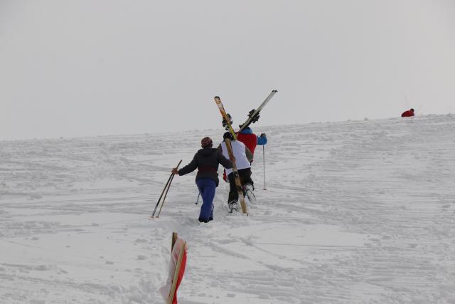 (260217) -- BAMIYAN, Feb. 17, 2026 (Xinhua) -- Afghan ski enthusiasts take part in a ski competition in Bamiyan province, Afghanistan, Feb. 16, 2026. TO GO WITH "Feature: Afghan skiers hit slopes as winter sport gains ground" (Photo by Ziaodin Azad/Xinhua)