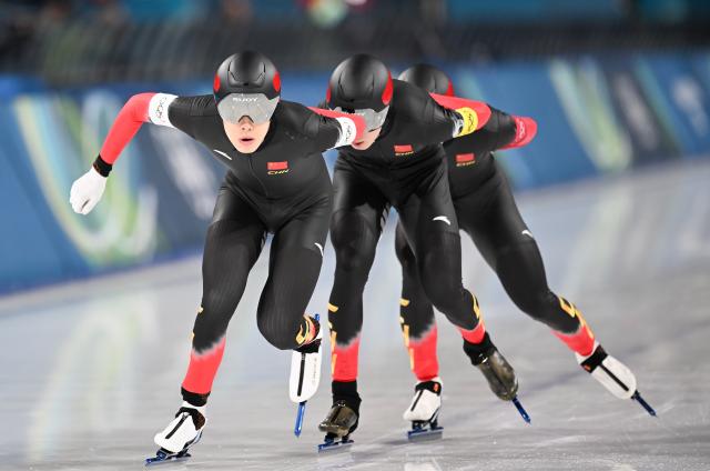 (260217) -- MILAN, Feb. 17, 2026 (Xinhua) -- Liu Hanbin, Ning Zhongyan and Wu Yu of China compete during the speed skating men's team pursuit semifinal between China and the United States at the Milan-Cortina 2026 Olympic Winter Games in Milan, Italy, Feb. 17, 2026. (Xinhua/Wu Wei)