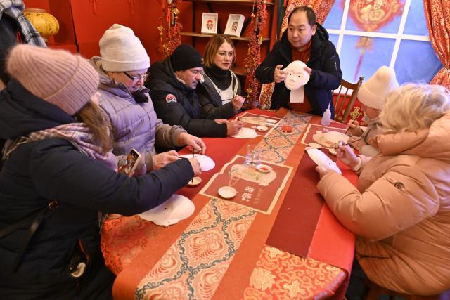 (260217) -- MOSCOW, Feb. 17, 2026 (Xinhua) -- People take part in a class on painting Peking Opera facial masks as a part of celebration of the Chinese Lunar New Year in Moscow, Russia, Feb. 17, 2026. (Photo by Alexander Zemlianichenko Jr/Xinhua)