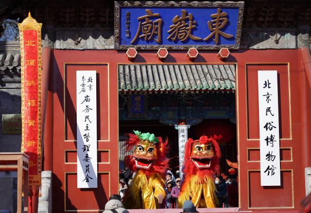 (260217) -- BEIJING, Feb. 17, 2026 (Xinhua) -- Artists stage a lion dance performance at a temple fair in Beijing, capital of China, Feb. 17, 2026. Temple fairs opened here celebrating the Spring Festival and presenting visitors with traditional dances, lion dances and delicious food. (Xinhua/Chen Zhonghao)