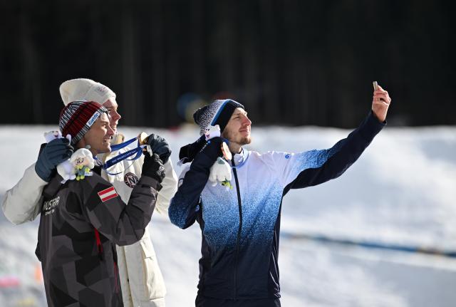 (260217) -- TESERO, Feb. 17, 2026 (Xinhua) -- Gold medalist Jens Luraas Oftebro (C) of Norway, silver medalist Johannes Lamparter (L) of Austria and bronze medalist Ilkka Herola of Finland pose for a selfie during the awarding ceremony for the Nordic Combined Individual Gundersen Large Hill/10km at the Milan-Cortina 2026 Olympic Winter Games in Tesero, Italy, Feb. 17, 2026. (Xinhua/He Canling)