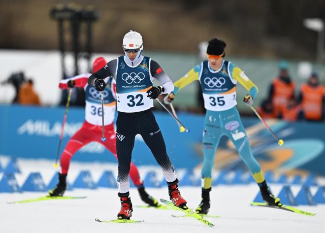 (260217) -- TESERO, Feb. 17, 2026 (Xinhua) -- Zhao Zihe (C) of China competes during the cross-country event of Nordic Combined Individual Gundersen Large Hill/10km at the Milan-Cortina 2026 Olympic Winter Games in Tesero, Italy, Feb. 17, 2026. (Xinhua/He Canling)