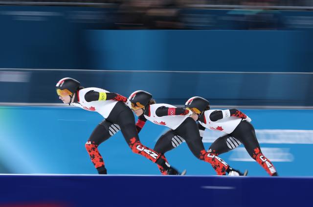 (260217) -- MILAN, Feb. 17, 2026 (Xinhua) -- Ivanie Blondin (R), Valerie Maltais (C) and Isabelle Weidemann of Canada compete during the speed skating women's team pursuit final A between Canada and the Netherlands at the Milan-Cortina 2026 Olympic Winter Games in Milan, Italy, Feb. 17, 2026. (Xinhua/Du Xiaoyi)