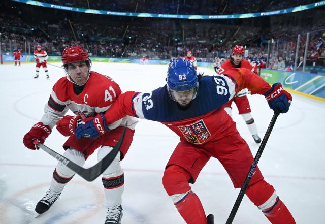 (260217) -- MILAN, Feb. 17, 2026 (Xinhua) -- Jesper Jensen Aabo (L) of Denmark vies with Matej Stransky of the Czech Republic during the ice hockey men's qualification play-off match between the Czech Republic and Denmark at the Milan-Cortina 2026 Olympic Winter Games in Milan, Italy, Feb. 17, 2026. (Xinhua/Zhang Haofu)