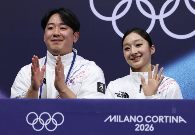 (260217) -- MILAN, Feb. 17, 2026 (Xinhua) -- Shin Jia (R) of South Korea waves after the short program match of figure skating women single skating at the Milan-Cortina 2026 Olympic Winter Games in Milan, Italy, Feb. 17, 2026. (Xinhua/Chen Yichen)