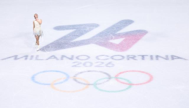 (260217) -- MILAN, Feb. 17, 2026 (Xinhua) -- Alysa Liu of the United States competes during the short program match of figure skating women single skating at the Milan-Cortina 2026 Olympic Winter Games in Milan, Italy, Feb. 17, 2026. (Xinhua/Chen Yichen)