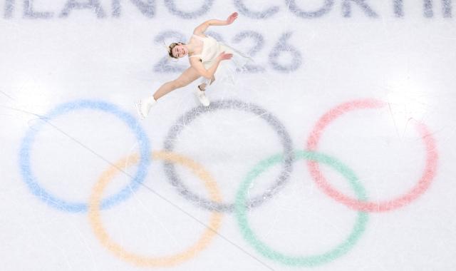 (260217) -- MILAN, Feb. 17, 2026 (Xinhua) -- Alysa Liu of the United States competes during the short program match of figure skating women single skating at the Milan-Cortina 2026 Olympic Winter Games in Milan, Italy, Feb. 17, 2026. (Xinhua/Cheng Min)