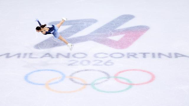 (260217) -- MILAN, Feb. 17, 2026 (Xinhua) -- Sakamoto Kaori of Japan competes during the short program match of figure skating women single skating at the Milan-Cortina 2026 Olympic Winter Games in Milan, Italy, Feb. 17, 2026. (Xinhua/Chen Yichen)