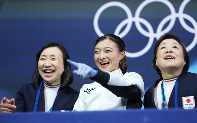 (260217) -- MILAN, Feb. 17, 2026 (Xinhua) -- Sakamoto Kaori (C) of Japan reacts after the short program match of figure skating women single skating at the Milan-Cortina 2026 Olympic Winter Games in Milan, Italy, Feb. 17, 2026. (Xinhua/Xue Yuge)