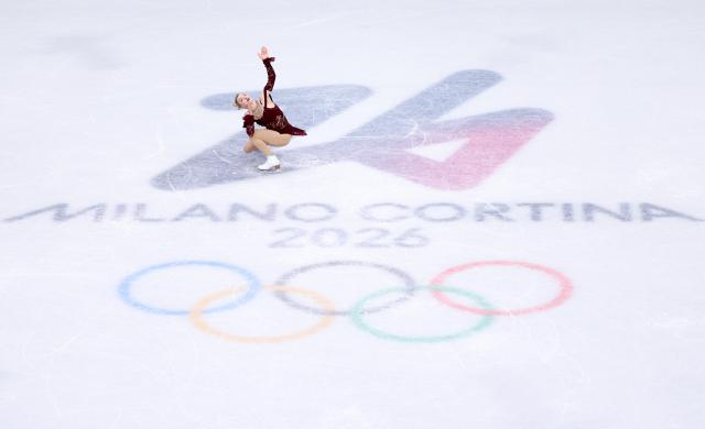 (260217) -- MILAN, Feb. 17, 2026 (Xinhua) -- Amber Glenn of the United States competes during the short program match of figure skating women single skating at the Milan-Cortina 2026 Olympic Winter Games in Milan, Italy, Feb. 17, 2026. (Xinhua/Chen Yichen)