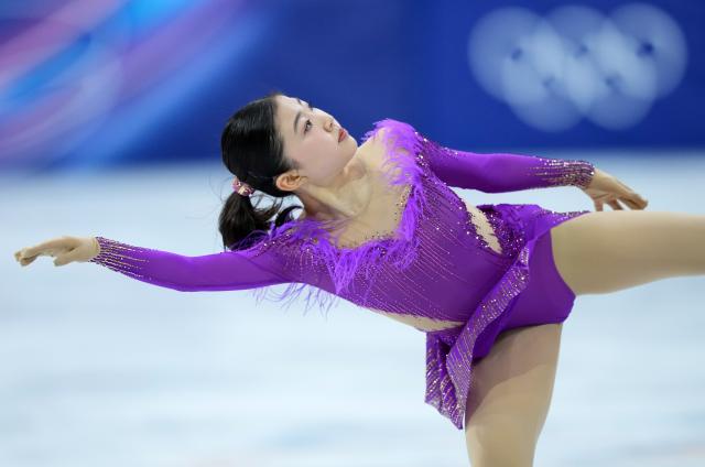 (260217) -- MILAN, Feb. 17, 2026 (Xinhua) -- Chiba Mone of Japan competes during the short program match of figure skating women single skating at the Milan-Cortina 2026 Olympic Winter Games in Milan, Italy, Feb. 17, 2026. (Xinhua/Xue Yuge)