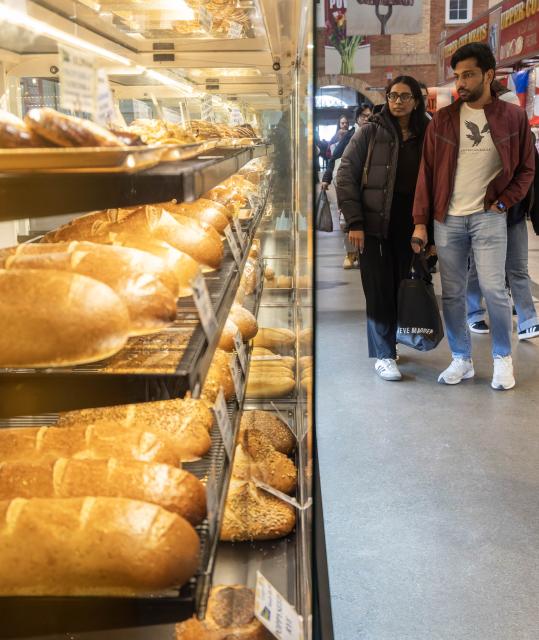 (260217) -- TORONTO, Feb. 17, 2026 (Xinhua) -- Customers shop for bread at a market in Toronto, Canada, Feb. 17, 2026. Canada's Consumer Price Index (CPI) rose 2.3 percent year on year in January, following a 2.4 percent increase in December, Statistics Canada said Tuesday. (Photo by Zou Zheng/Xinhua)