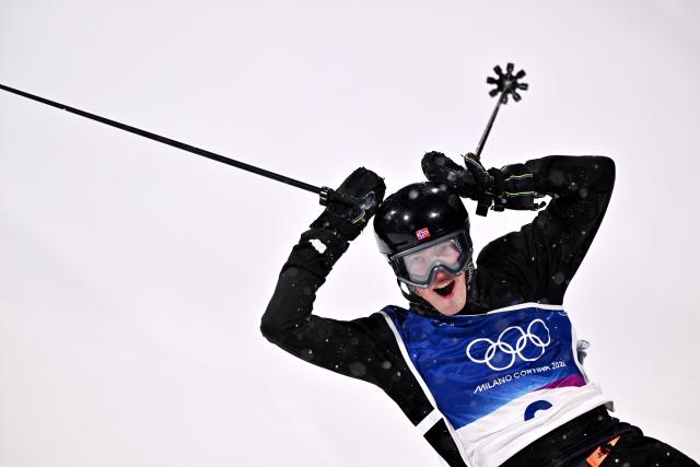 (260218) -- LIVIGNO, Feb. 18, 2026 (Xinhua) -- Tormod Frostad of Norway celebrates during Freestyle Skiing Men's Freeski Big Air Final at the Milan-Cortina 2026 Olympic Winter Games in Livigno, Italy, Feb. 17, 2026. (Xinhua/Zhang Hongxiang)