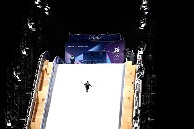 (260218) -- LIVIGNO, Feb. 18, 2026 (Xinhua) -- Tormod Frostad of Norway competes during Freestyle Skiing Men's Freeski Big Air Final at the Milan-Cortina 2026 Olympic Winter Games in Livigno, Italy, Feb. 17, 2026. (Xinhua/Zhang Hongxiang)