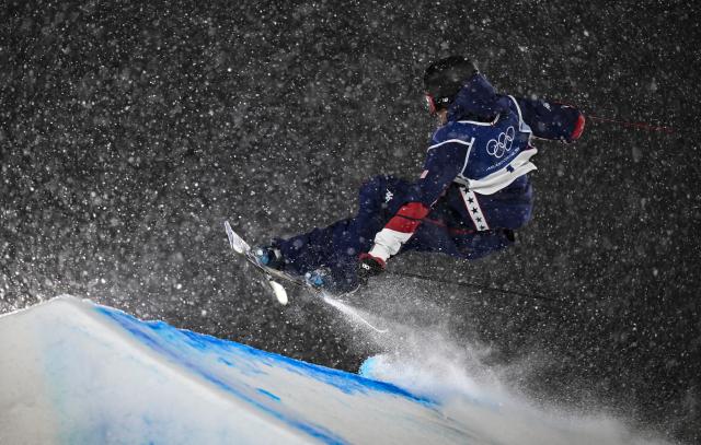 (260218) -- LIVIGNO, Feb. 18, 2026 (Xinhua) -- Troy Podmilsak of the United States competes during Freestyle Skiing Men's Freeski Big Air Final at the Milan-Cortina 2026 Olympic Winter Games in Livigno, Italy, Feb. 17, 2026. (Xinhua/Xia Yifang)