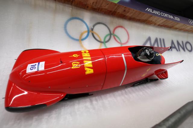 (260218) -- CORTINA D'AMPEZZO, Feb. 18, 2026 (Xinhua) -- Sun Kaizhi (L)/An Tai of China compete during the Bobsleigh 2-man heat 3 at the Milan-Cortina 2026 Olympic Winter Games in Cortina D'Ampezzo, Italy, Feb. 17, 2026. (Xinhua/Ding Xu)