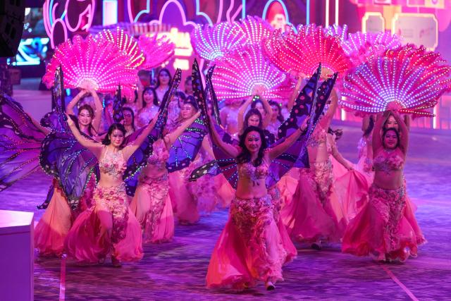 (260218) -- HONG KONG, Feb. 18, 2026 (Xinhua) -- Performers attend an international night parade celebrating the Year of the Horse in Hong Kong, south China, Feb. 17, 2026. An international night parade celebrating the Year of the Horse was held in Hong Kong on Tuesday evening, kicking off a series of festive highlight programs for the Chinese New Year. (Xinhua/Zhu Wei)