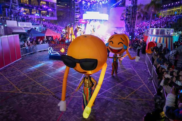 (260218) -- HONG KONG, Feb. 18, 2026 (Xinhua) -- Performers attend an international night parade celebrating the Year of the Horse in Hong Kong, south China, Feb. 17, 2026. An international night parade celebrating the Year of the Horse was held in Hong Kong on Tuesday evening, kicking off a series of festive highlight programs for the Chinese New Year. (Xinhua/Zhu Wei)