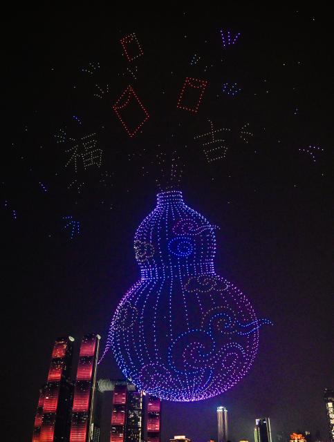 (260218) -- CHONGQING, Feb. 18, 2026 (Xinhua) -- A drone light show themed "Majestic Landscapes, Dynamic Chongqing" is staged in southwest China's Chongqing Municipality, Feb. 17, 2026. (Xinhua/Wang Quanchao)