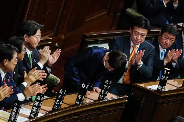 (260218) -- TOKYO, Feb. 18, 2026 (Xinhua) -- Sanae Takaichi (C) bows after winning Japan's prime ministerial designation vote in the House of Representatives in Tokyo, Japan, Feb. 18, 2026. Sanae Takaichi, president of Japan's ruling Liberal Democratic Party, was elected as the country's 105th prime minister on Wednesday by lawmakers in parliament. (Xinhua/Jia Haocheng)