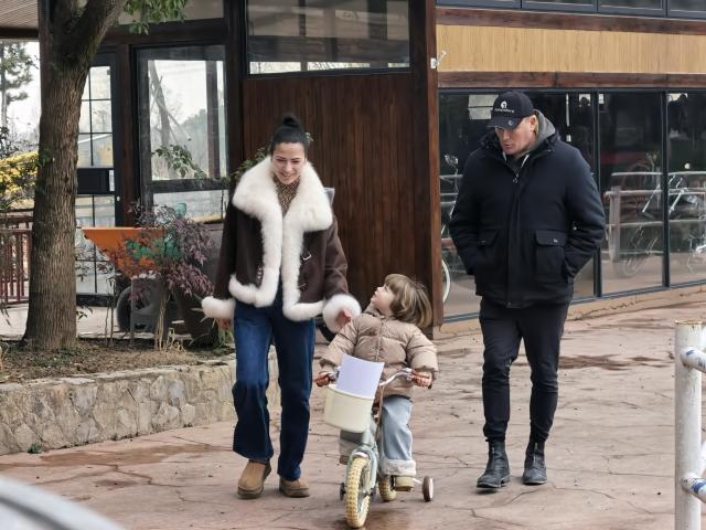 (260218) -- GUANGDE, Feb. 18, 2026 (Xinhua) -- Sasha, her husband Vasil and her daughter Maya enjoy their leisure near their home in Dongting Town of Guangde City, east China's Anhui Province, Jan. 27, 2026. Sasha, an equestrian from Russia, once studied in Shanghai and later went to Europe to study equestrian sports, where she met coach Vasil and eventually married him. They have a lovely daughter named Maya. In 2023, Sasha's family moved to Guangde to start a new life, as her husband Vasil was invited to teach at the Yangtze River Delta International Equestrian Center.
  "Riding has always been my favorite," Sasha said in Chinese. Sasha's family now lives near the equestrian center, where she trains daily in equestrian show jumping, takes walks with her beloved horse, and sometimes helps with horse training. Looking ahead, she hopes to participate in more equestrian competitions and to one day own her own ranch.
  Beyond the racetrack, Sasha engages in cultural activities to learn about local customs and traditions. Her daughter Maya attends a local kindergarten and has learned Chinese. Her husband Vasil's equestrian teaching is well received by students. These experiences have helped Sasha feel a sense of belonging in a place once unfamiliar to her. "Guangde is picturesque and has friendly people. Living and training here makes me feel wonderful," said Sasha. (Xinhua/Zhao Jinzheng)