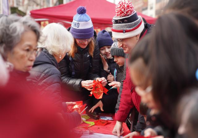 (260218) -- NEW YORK, Feb. 18, 2026 (Xinhua) -- People learn to make a lantern during a celebration marking the Chinese New Year at Chinatown in New York, the United States, Feb. 17, 2026. A celebration marking the Chinese New Year was held here on Tuesday, attracting thousands with firecrackers, dragon and lion dances and other performances. (Xinhua/Zhang Fengguo)