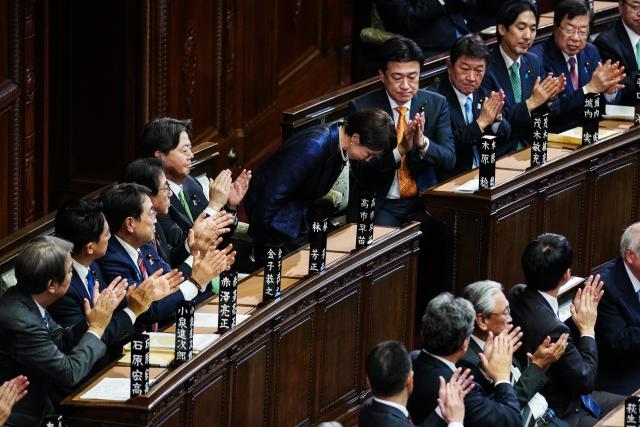 (260218) -- TOKYO, Feb. 18, 2026 (Xinhua) -- Sanae Takaichi (C) bows after winning Japan's prime ministerial designation vote in the House of Representatives in Tokyo, Japan, Feb. 18, 2026. Sanae Takaichi, president of Japan's ruling Liberal Democratic Party, was elected as the country's 105th prime minister on Wednesday by lawmakers in parliament. (Xinhua/Jia Haocheng)