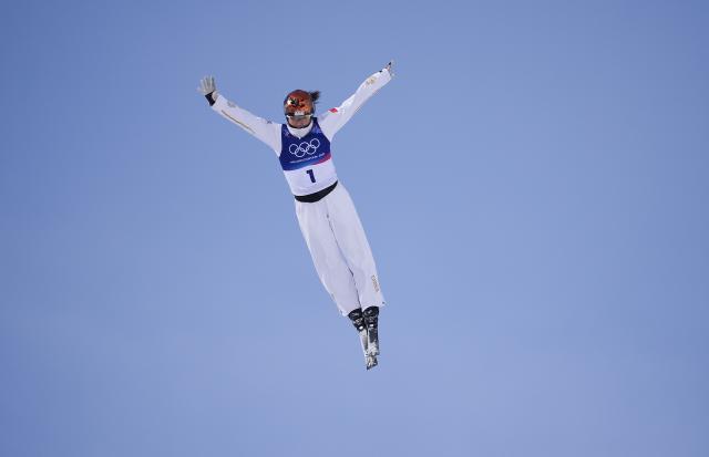 (260218) -- LIVIGNO, Feb. 18, 2026 (Xinhua) -- Xu Mengtao of China competes during the freestyle skiing women's aerials qualification 1 at the Milan-Cortina 2026 Olympic Winter Games in Livigno, Italy, Feb. 18, 2026. (Xinhua/Hu Chao)
