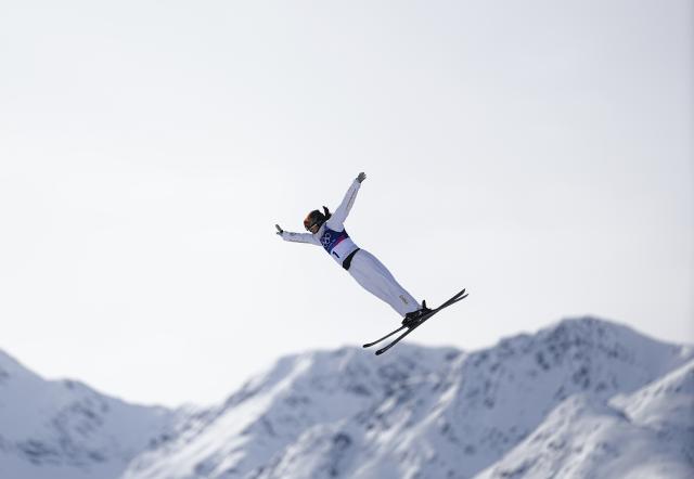 (260218) -- LIVIGNO, Feb. 18, 2026 (Xinhua) -- Xu Mengtao of China competes during the freestyle skiing women's aerials qualification 1 at the Milan-Cortina 2026 Olympic Winter Games in Livigno, Italy, Feb. 18, 2026. (Xinhua/Wu Huiwo)