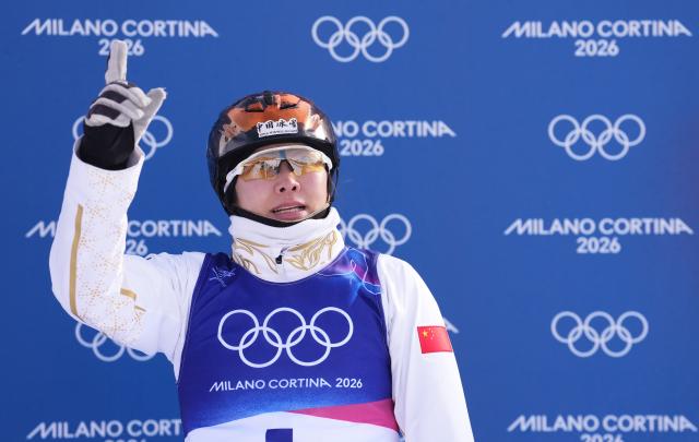 (260218) -- LIVIGNO, Feb. 18, 2026 (Xinhua) -- Xu Mengtao of China reacts during the freestyle skiing women's aerials qualification 1 at the Milan-Cortina 2026 Olympic Winter Games in Livigno, Italy, Feb. 18, 2026. (Xinhua/Hu Chao)