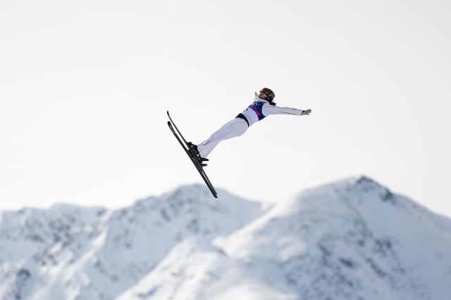 (260218) -- LIVIGNO, Feb. 18, 2026 (Xinhua) -- Xu Mengtao of China competes during the freestyle skiing women's aerials qualification 1 at the Milan-Cortina 2026 Olympic Winter Games in Livigno, Italy, Feb. 18, 2026. (Xinhua/Wu Huiwo)