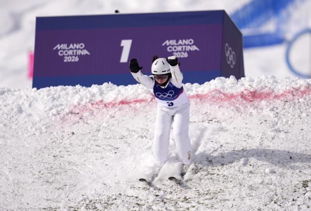 (260218) -- LIVIGNO, Feb. 18, 2026 (Xinhua) -- Shao Qi of China competes during the freestyle skiing women's aerials qualification 1 at the Milan-Cortina 2026 Olympic Winter Games in Livigno, Italy, Feb. 18, 2026. (Xinhua/Hu Chao)