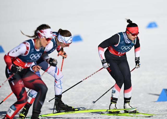 (260218) -- TESERO, Feb. 18, 2026 (Xinhua) -- Dinigeer Yilamujiang (R) of China competes during the cross-country skiing women's team sprint free final at the Milan-Cortina 2026 Olympic Winter Games in Tesero, Italy, Feb. 18, 2026. (Xinhua/He Canling)