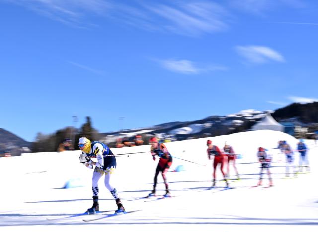 (260218) -- TESERO, Feb. 18, 2026 (Xinhua) -- Athletes compete during the cross-country skiing women's team sprint free final at the Milan-Cortina 2026 Olympic Winter Games in Tesero, Italy, Feb. 18, 2026. (Xinhua/He Canling)