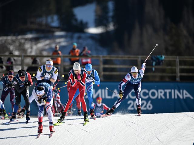(260218) -- TESERO, Feb. 18, 2026 (Xinhua) -- Athletes compete during the cross-country skiing men's team sprint free final at the Milan-Cortina 2026 Olympic Winter Games in Tesero, Italy, Feb. 18, 2026. (Xinhua/He Canling)