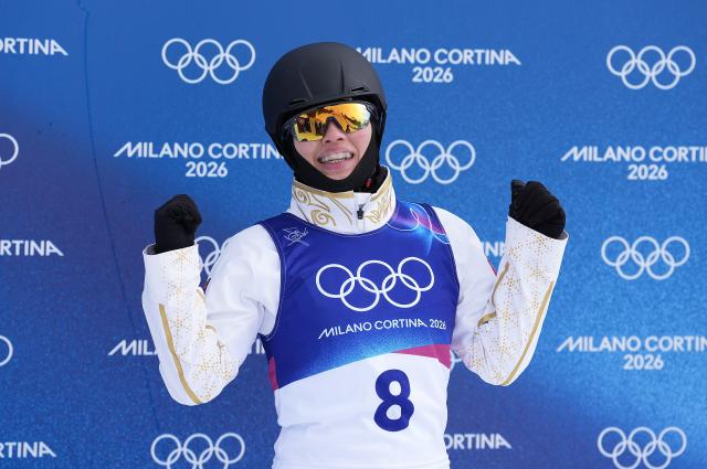(260218) -- LIVIGNO, Feb. 18, 2026 (Xinhua) -- Chen Meiting of China reacts during the freestyle skiing women's aerials final 1 at the Milan-Cortina 2026 Olympic Winter Games in Livigno, Italy, Feb. 18, 2026. (Xinhua/Hu Chao)