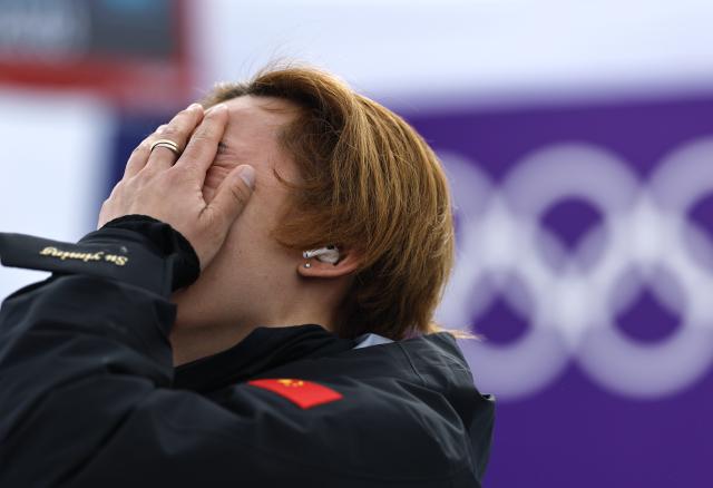 (260218) -- LIVIGNO, Feb. 18, 2026 (Xinhua) -- Su Yiming of China reacts after the snowboard men's slopestyle final at the Milan-Cortina 2026 Olympic Winter Games in Livigno, Italy, Feb. 18, 2026. (Xinhua/Wang Peng)