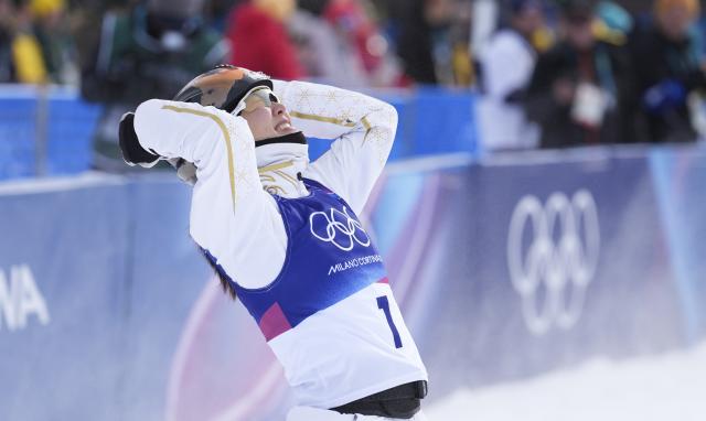 (260218) -- LIVIGNO, Feb. 18, 2026 (Xinhua) -- Xu Mengtao of China reacts during the freestyle skiing women's aerials final 1 at the Milan-Cortina 2026 Olympic Winter Games in Livigno, Italy, Feb. 18, 2026. (Xinhua/Hu Chao)