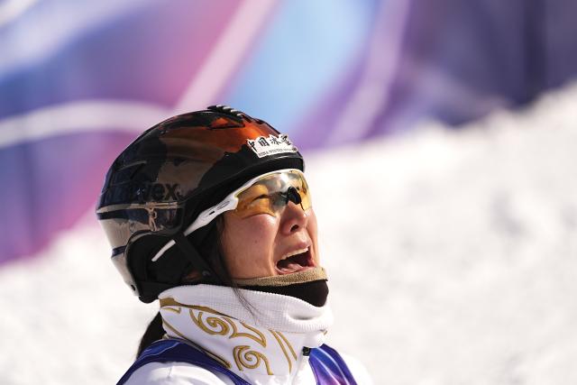 (260218) -- LIVIGNO, Feb. 18, 2026 (Xinhua) -- Xu Mengtao of China reacts after the freestyle skiing women's aerials final 2 at the Milan-Cortina 2026 Olympic Winter Games in Livigno, Italy, Feb. 18, 2026. (Xinhua/Wu Huiwo)