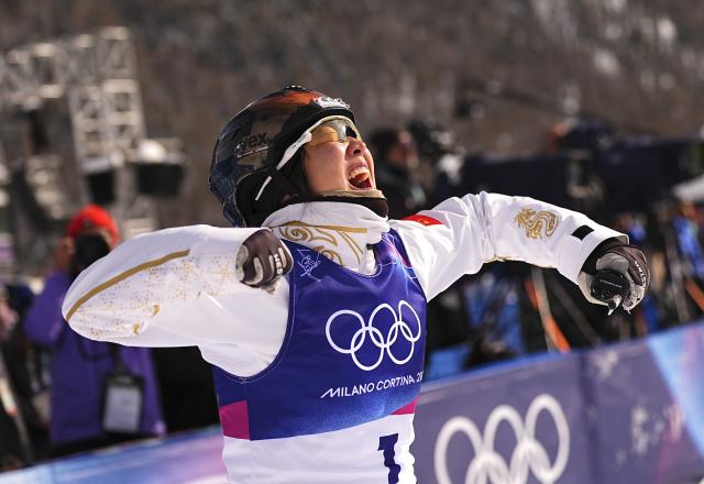 (260218) -- LIVIGNO, Feb. 18, 2026 (Xinhua) -- Xu Mengtao of China reacts after the freestyle skiing women's aerials final 2 at the Milan-Cortina 2026 Olympic Winter Games in Livigno, Italy, Feb. 18, 2026. (Xinhua/Wu Huiwo)